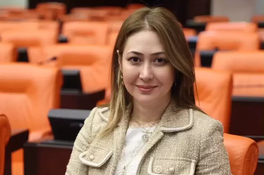 MHPli Zuhal Karakoç trafik kazasında yaralandı Ankarada ameliyat edildi