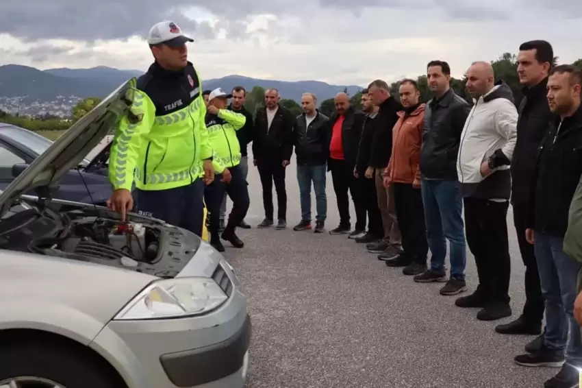 Bursa Jandarma Trafikten şoförlere güvenli sürüş eğitimi