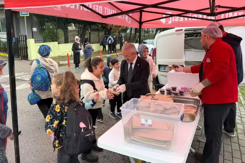 İzmitte Beslenme Saati üç okulda öğrencilerle buluştu