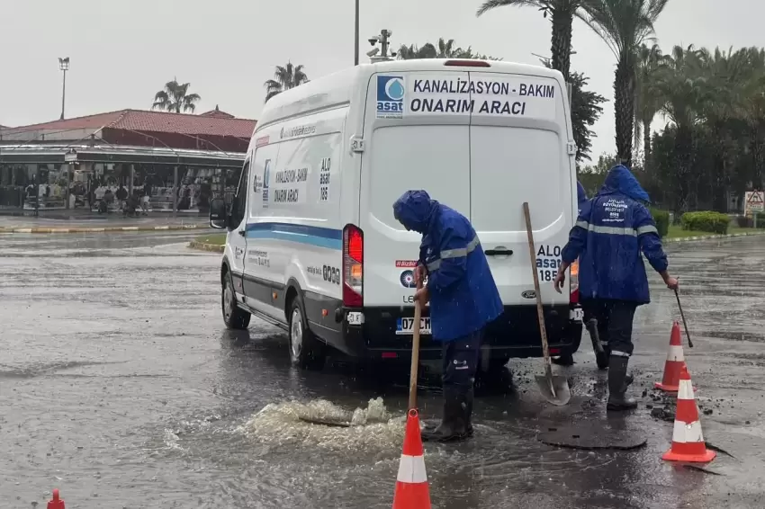 Antalya Büyükşehir yağmur teyakkuzunda 464 personel sahada