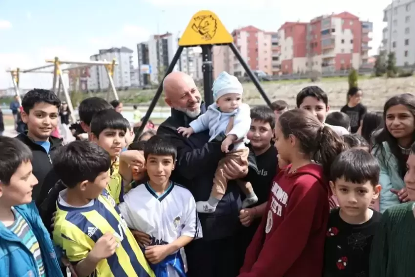 Kayseri Kocasinanın parkları çocuklara katkı sağlıyor