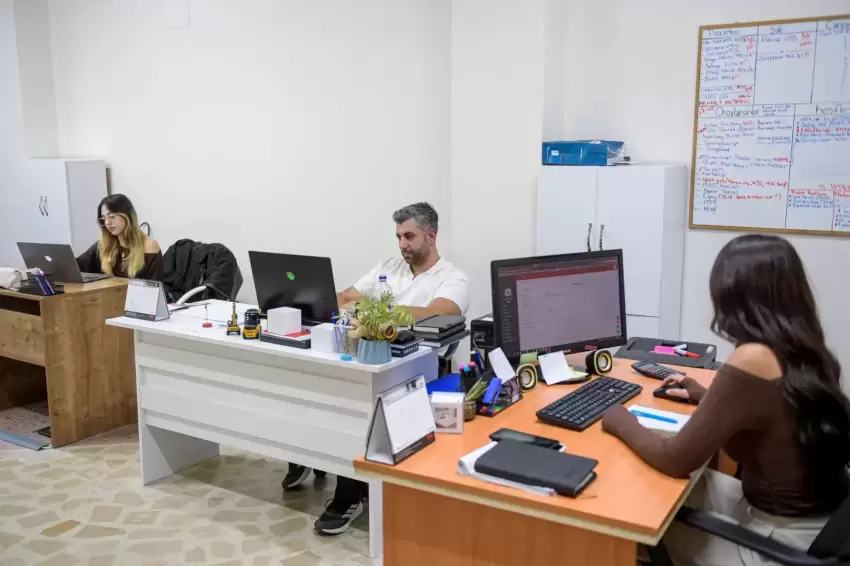 İşte İzmire üye oldular, aynı firmada işe başladılar