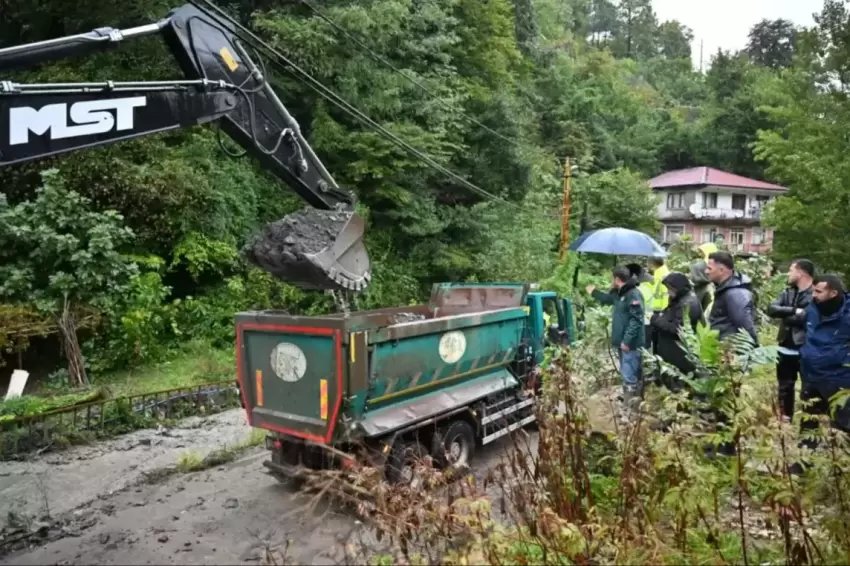 4 bölgede taşkın ve su baskınları DSİ ekipleri sahada