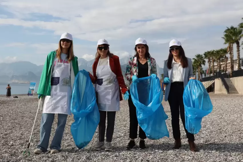 Antalyada Konyaaltı sahillerinde plastik atıklara karşı yeni proje