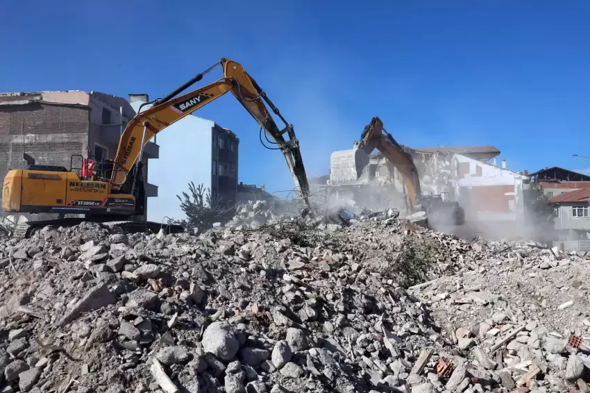 Sakaryada Tığcılar kentsel dönüşümünde bir ayda 45 yapı yıkıldı