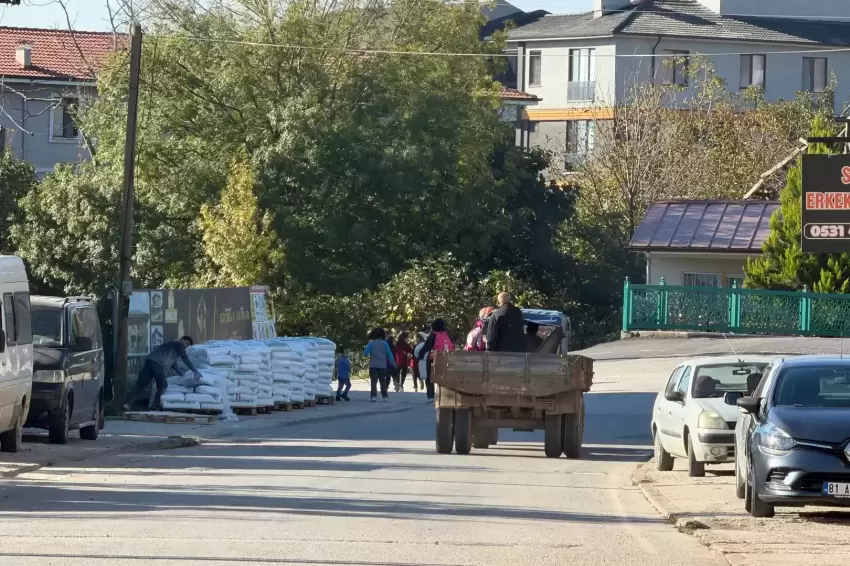 Düzcede kaldırımlar otoparka dönüştü