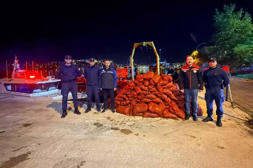 Bursa Gemlikte 1,5 ton midyeye el konuldu