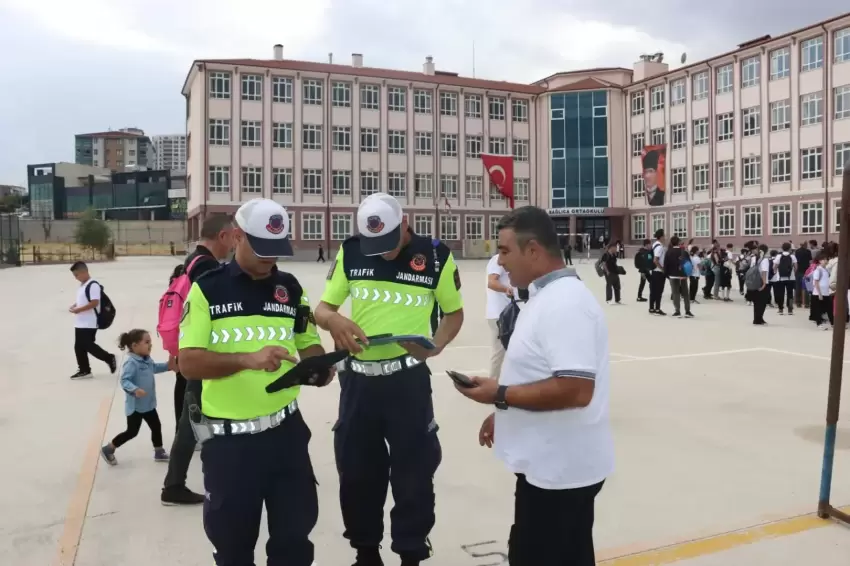 Ankarada okul çevrelerinde 20 günde yaklaşık 20 bin kişi sorgulandı