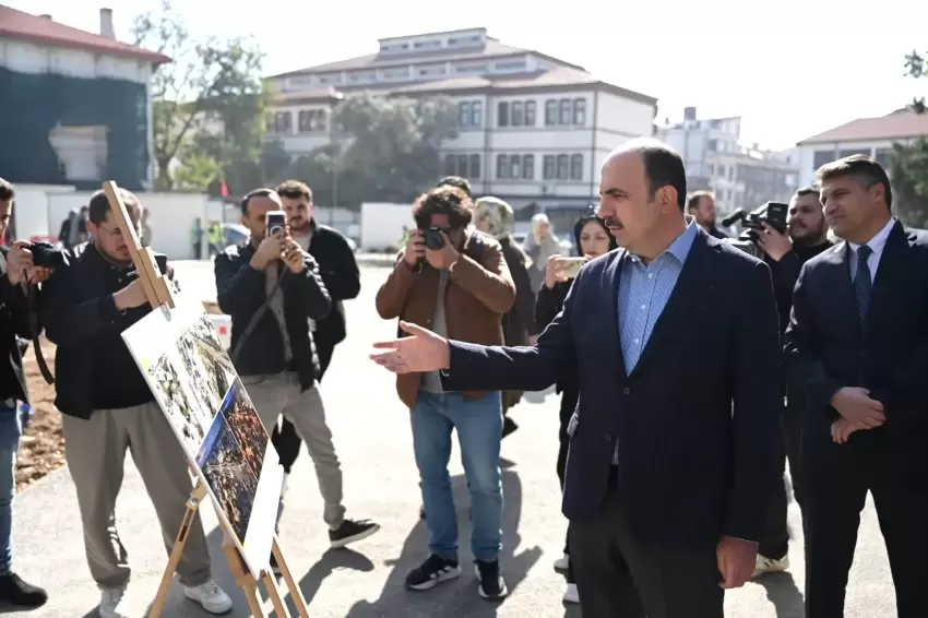 Konya Mevlana Caddesinde çevre düzenlemesi sürüyor