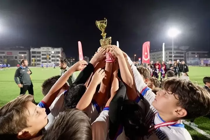 Denizlide Cumhuriyet kupaları sahiplerini buldu