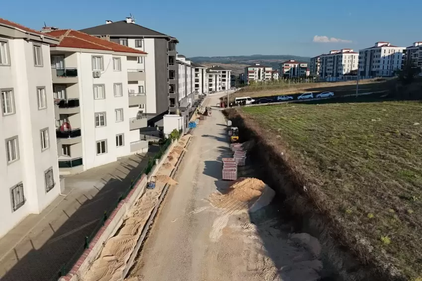 İnegöl Alanyurtta kaldırım çalışmalarına devam