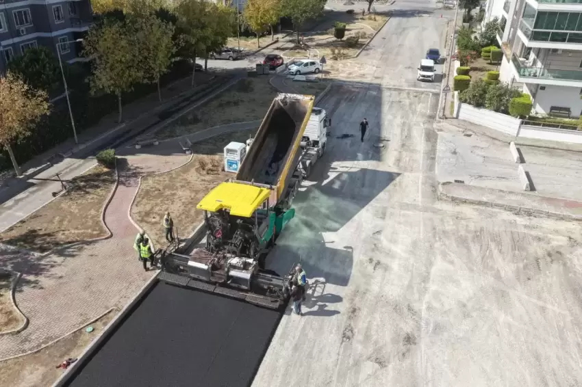 İzmirde Ataşehir ve Harmandalıda yollar yenileniyor