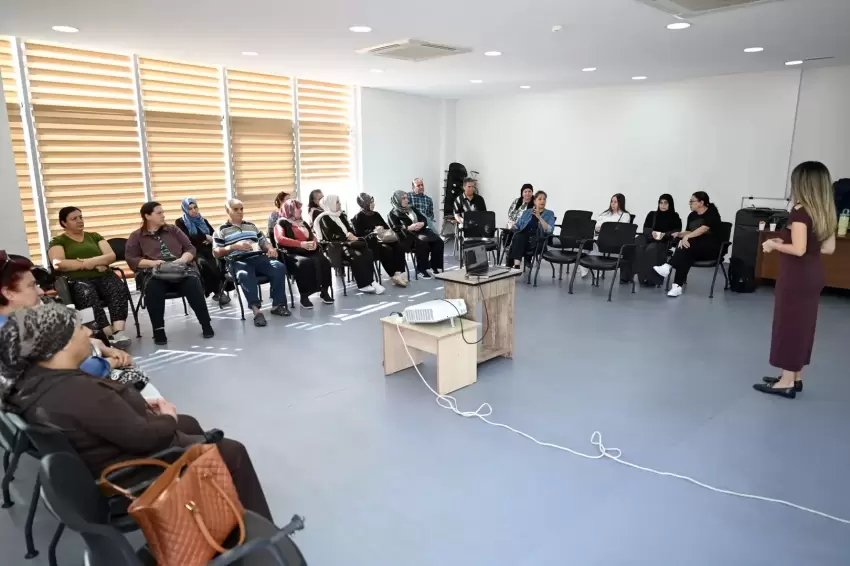 Mersinde ailelere güvenli internet eğitimi