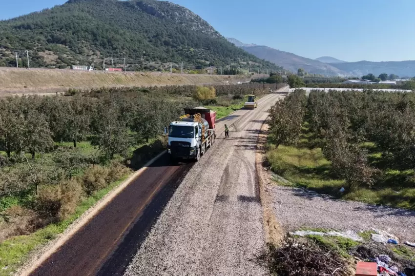Bursa Kestel ve Gürsu kırsalında yollara Büyükşehir yeniliyor