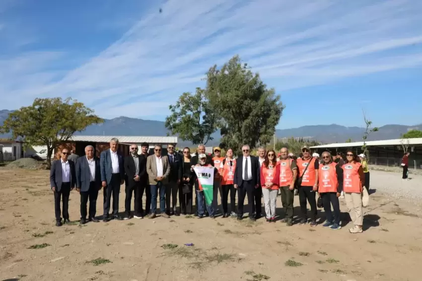 Balıkesi Edremitte fidanlar toprakla buluştu