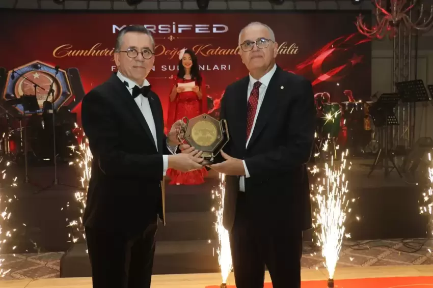 MARSİFEDden filenin sultanlarına ‘Cumhuriyete Değer Katanlar ödülü