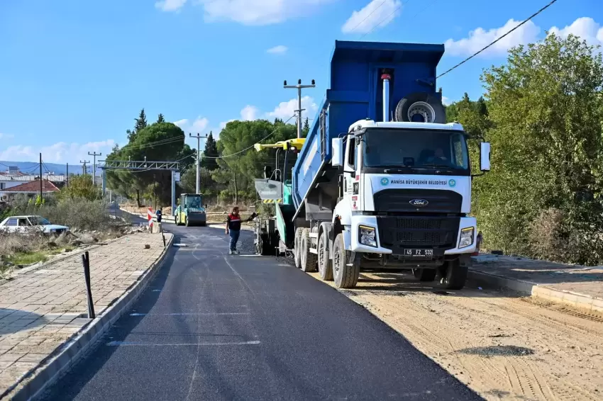 Manisa Köprübaşında asfalt mesaisi sürüyor