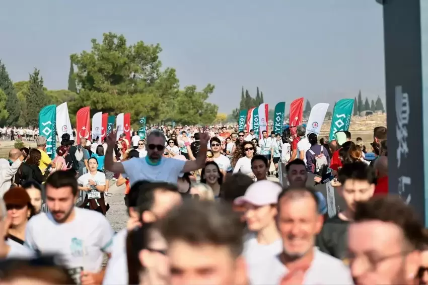 Denizlide Lykos Yarı Maratonu rekoru 20 bin kişi Pamukkalede buluştu