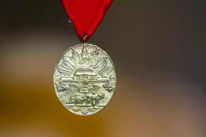 5 şehit ve gazinin mirasçılarına İstiklal Madalyası