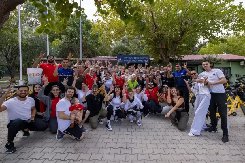 İzmirde Cumhuriyet coşkusu engelleri aştı