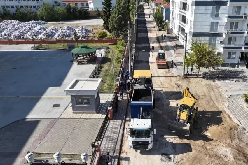 Manisa Kırkağaçta 4 bin ton sıcak asfalt çalışması