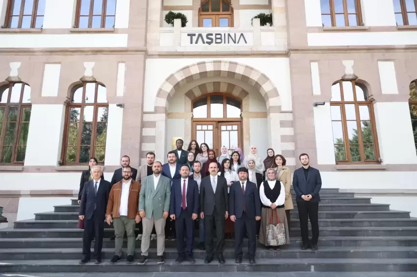 Konyada uluslararası genç yazarlardan Başkan Altaya ziyaret