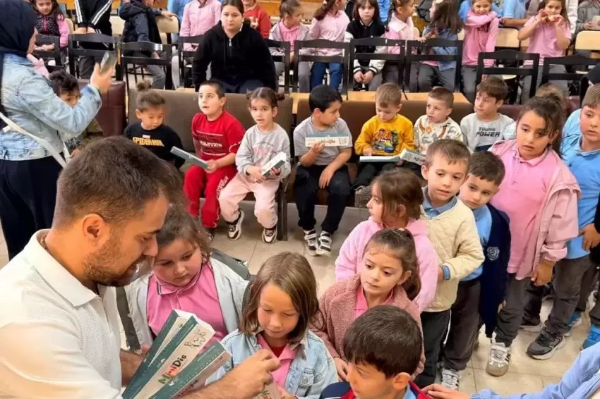 Sakaryalı minikler Bir Hikaye Bin Neşe ile eğlendi