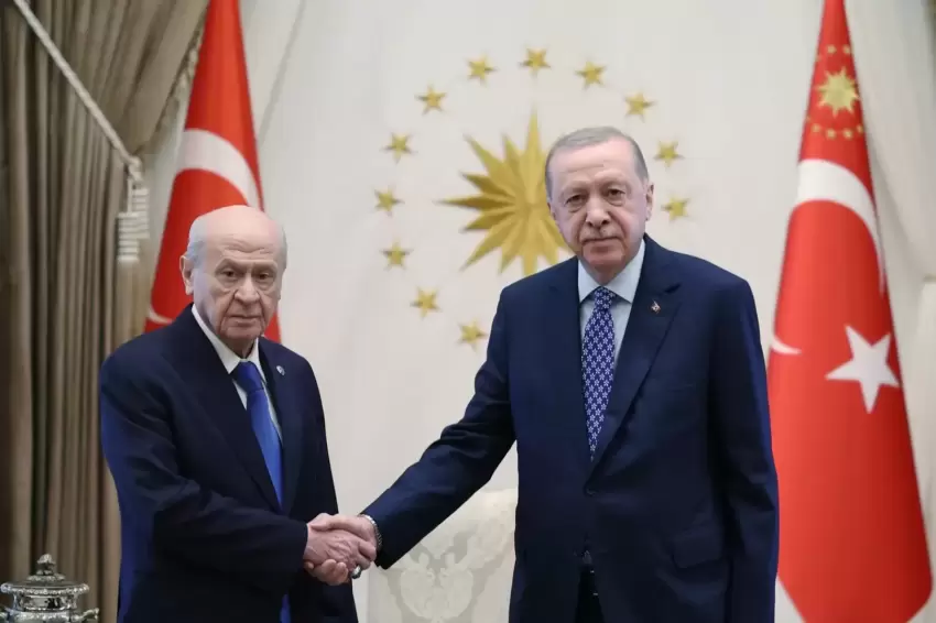 Erdoğan, Bahçeliyi Külliyede kabul etti
