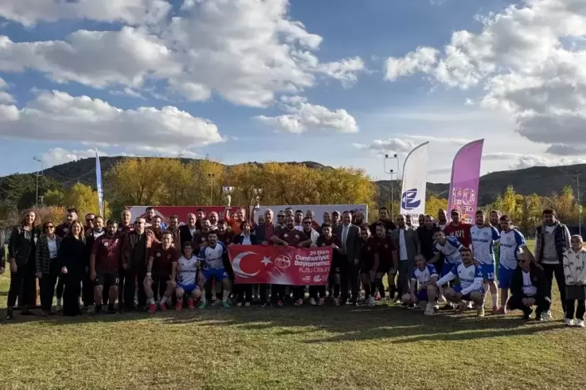 Eskişehirde belediye çalışanları Cumhuriyet Kupasında buluştu