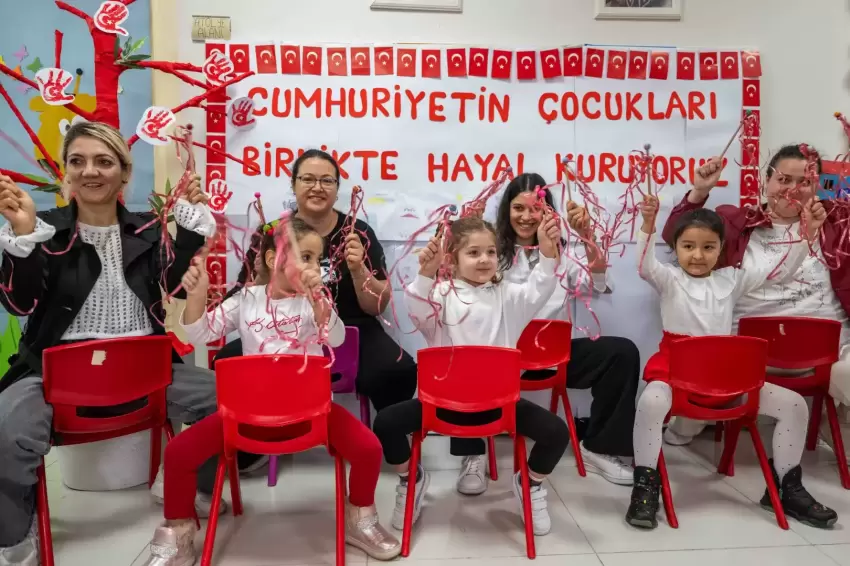 Bornovada Cumhuriyet coşkusu çocuklarla başladı