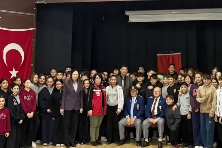 Kıbrıs gazileri Keşanda öğrencilerle buluştu