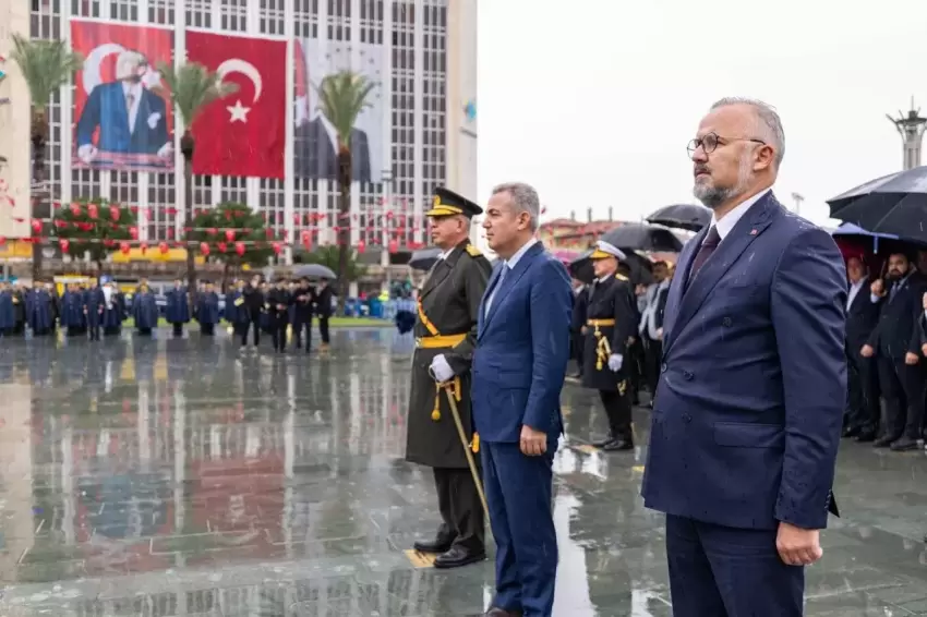 İzmirde Cumhuriyet coşkusu başladı