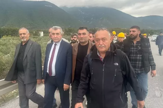 Manisa Somada madencilerin yürüyüşünde Jandarma engeli