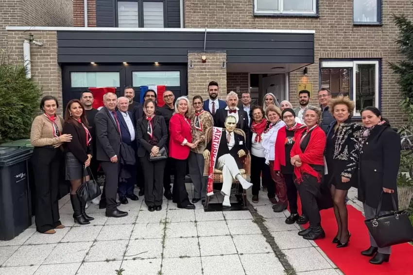 Hollanda Atatürk Evinde coşkulu kutlama