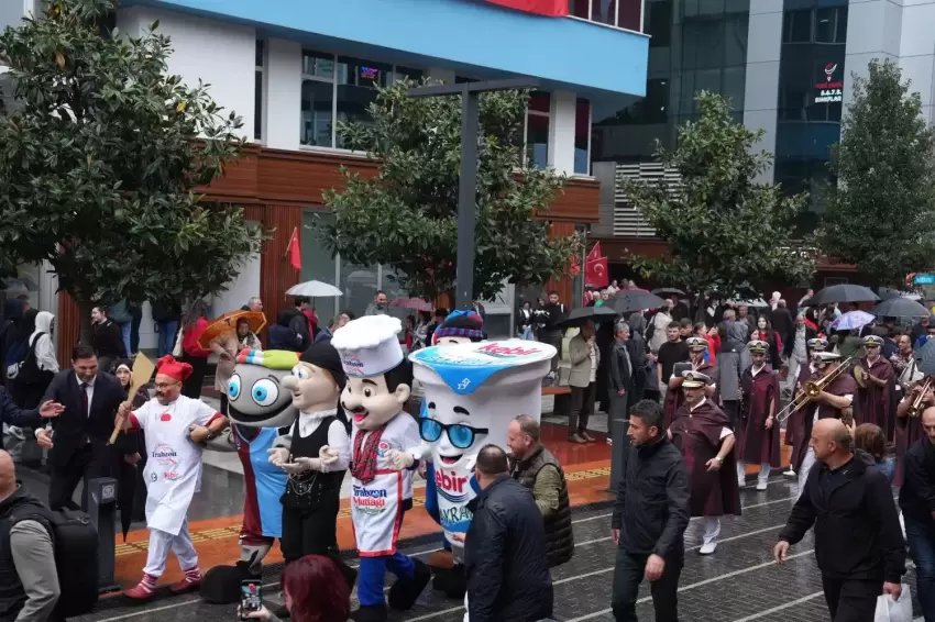 Trabzonda Gastronomi Festivaline coşkulu kortej