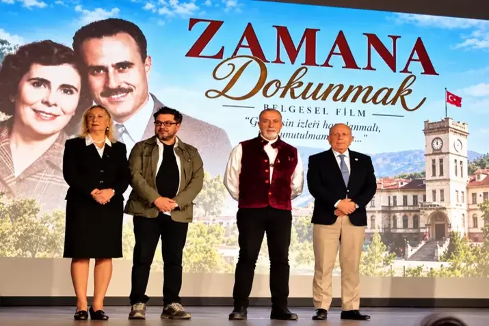 Manisada Zamana Dokunmak izleyiciyle buluştu