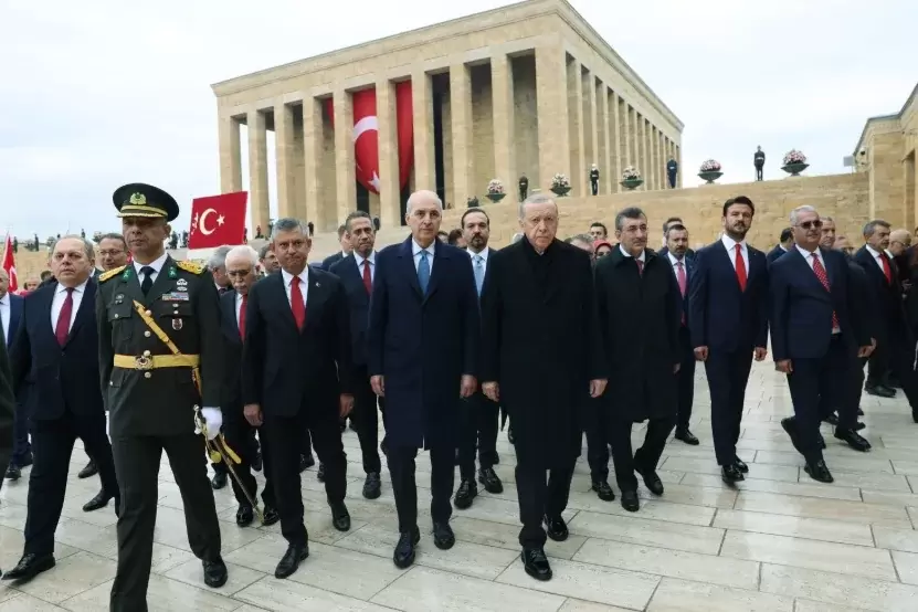 Devlet erkânı Anıtkabirde