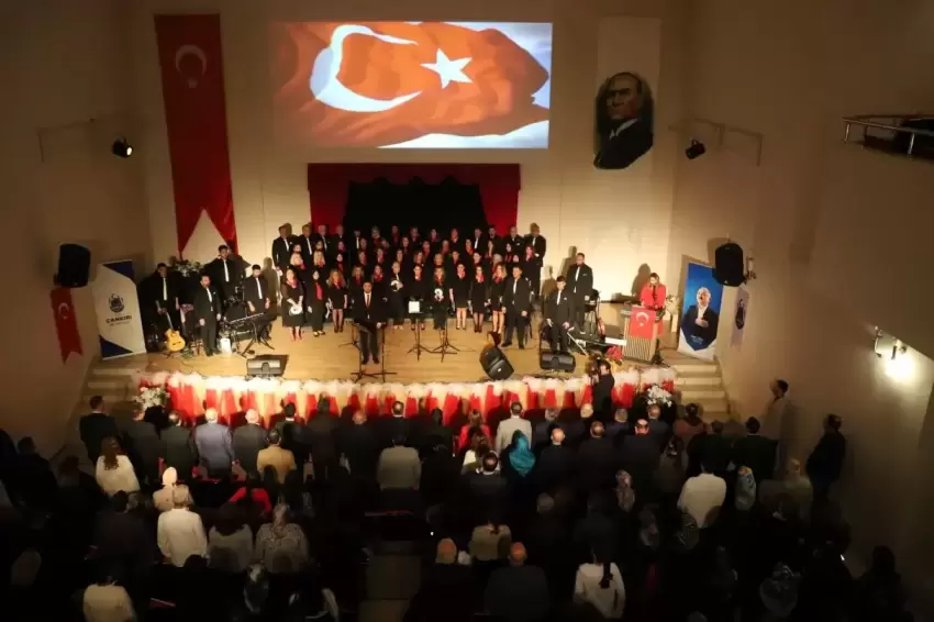 Cumhuriyet coşkusu türkülerle sahneye taşındı