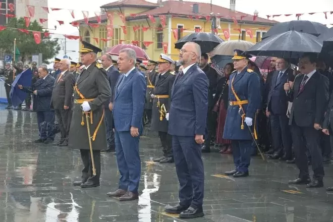 İzmir esnafından Cumhuriyete 103. yıl saygısı
