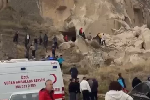Kapadokyada facia Peribacaların turistlerin üstüne çöktü