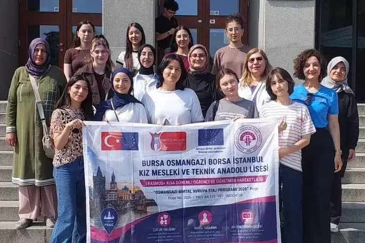 Bursa Osmangazide liseli öğrencilerden Prag stajı