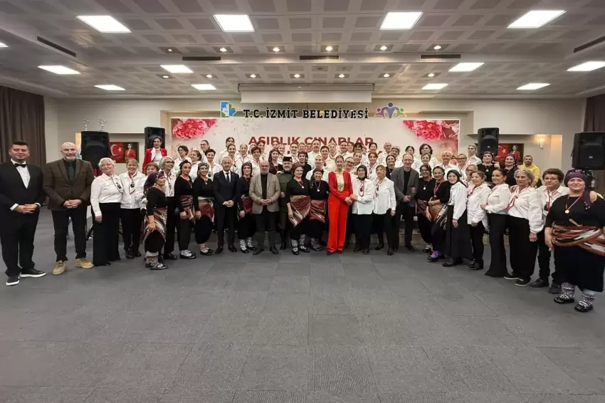 İzmitte Cumhuriyet kadınları ritim tuttu