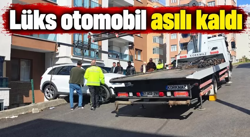 Freni boşalan araç istinat duvarında asılı kaldı