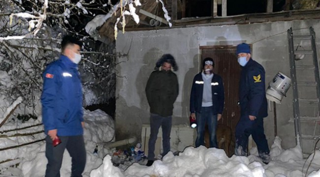 Bağ evinde mahsur kaldı. Jandarma kurtardı