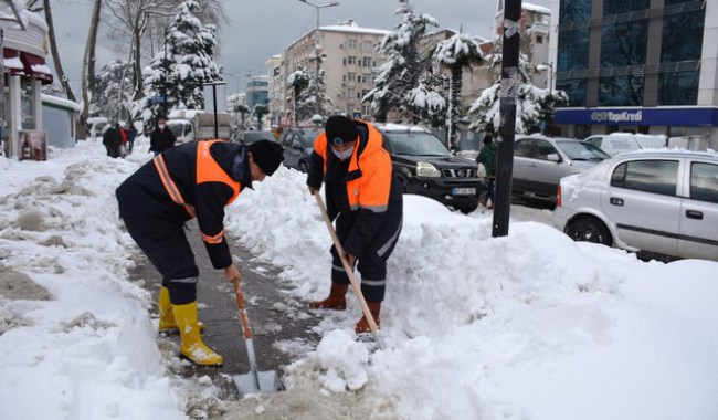 Kar temizleme çalışmaları sürüyor