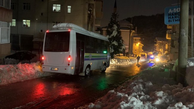 Halk otobüsü kaydı, yol tıkandı