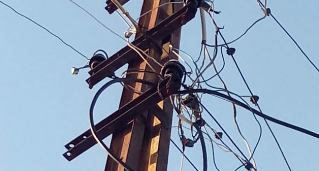 BEDAŞ'tan umudunu kesen vatandaş elektrikçi çağırdı