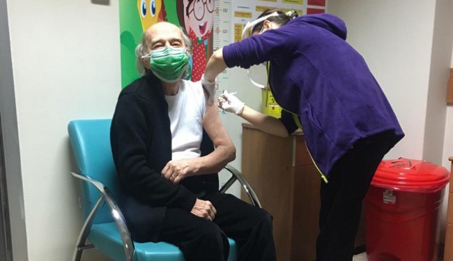 Sina Çıladır covid-19 aşısını oldu