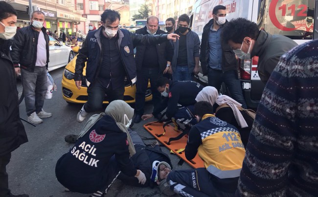 Motorsiklet yayaya çarptı