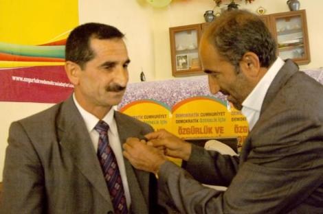 MHP'den istifa edip BDP'ye katıldı